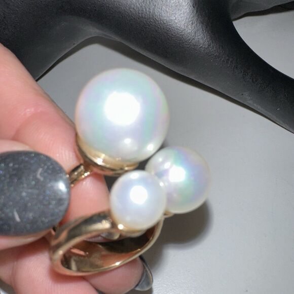 Multi Three white pearls floating gold tone band ring 6.25 - Picture 6 of 7